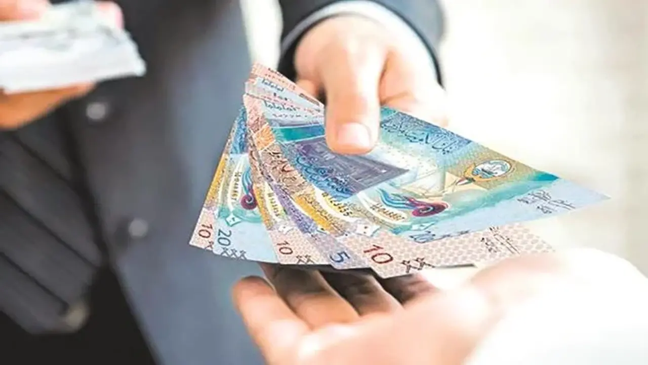 تحركات مفاجئة في سعر الدينار الكويتي أمام الجنيه المصري بتعاملات الأحد 1 مارس
